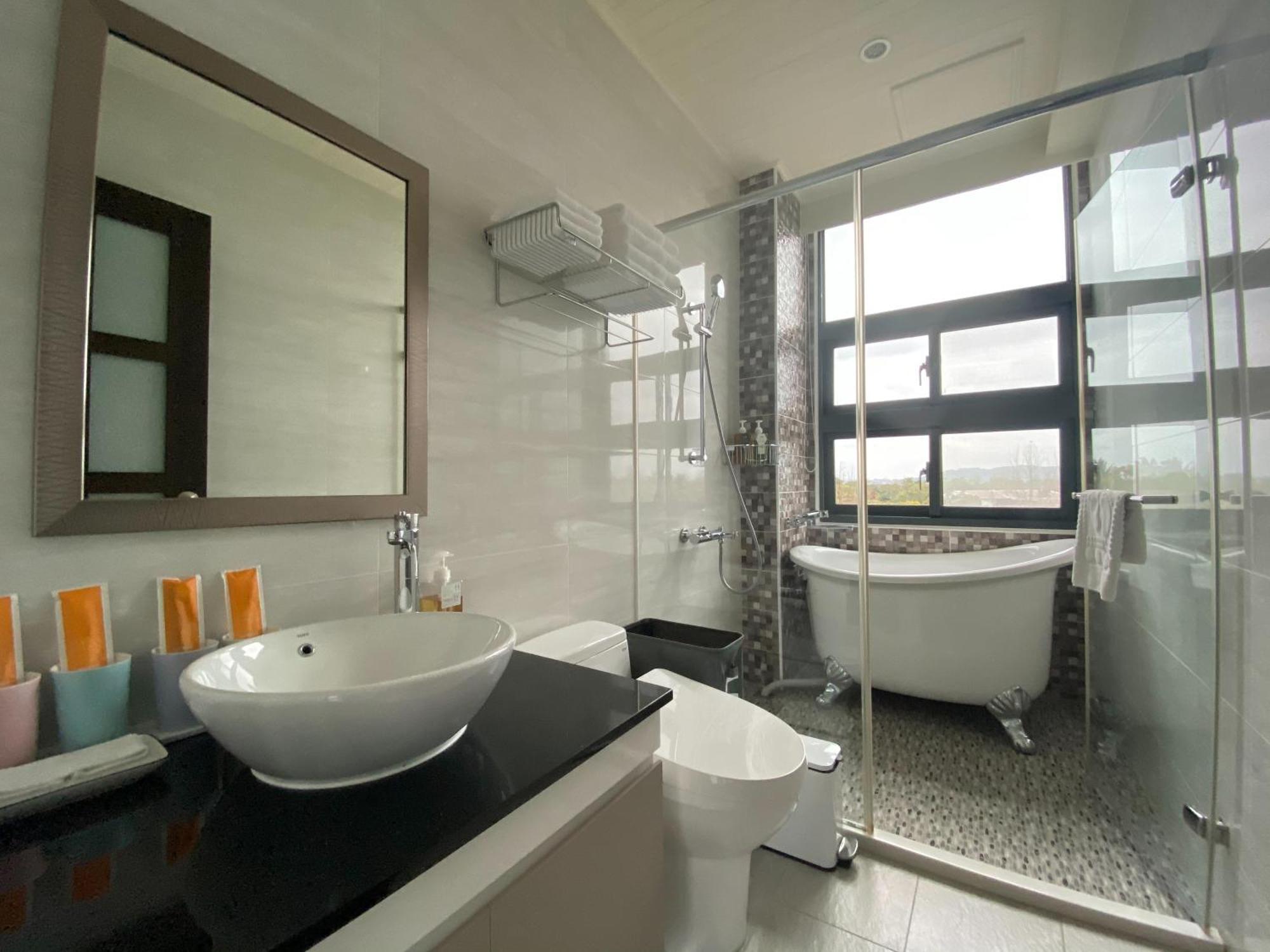 Follow The Cloud B&B Jialin Bilik gambar