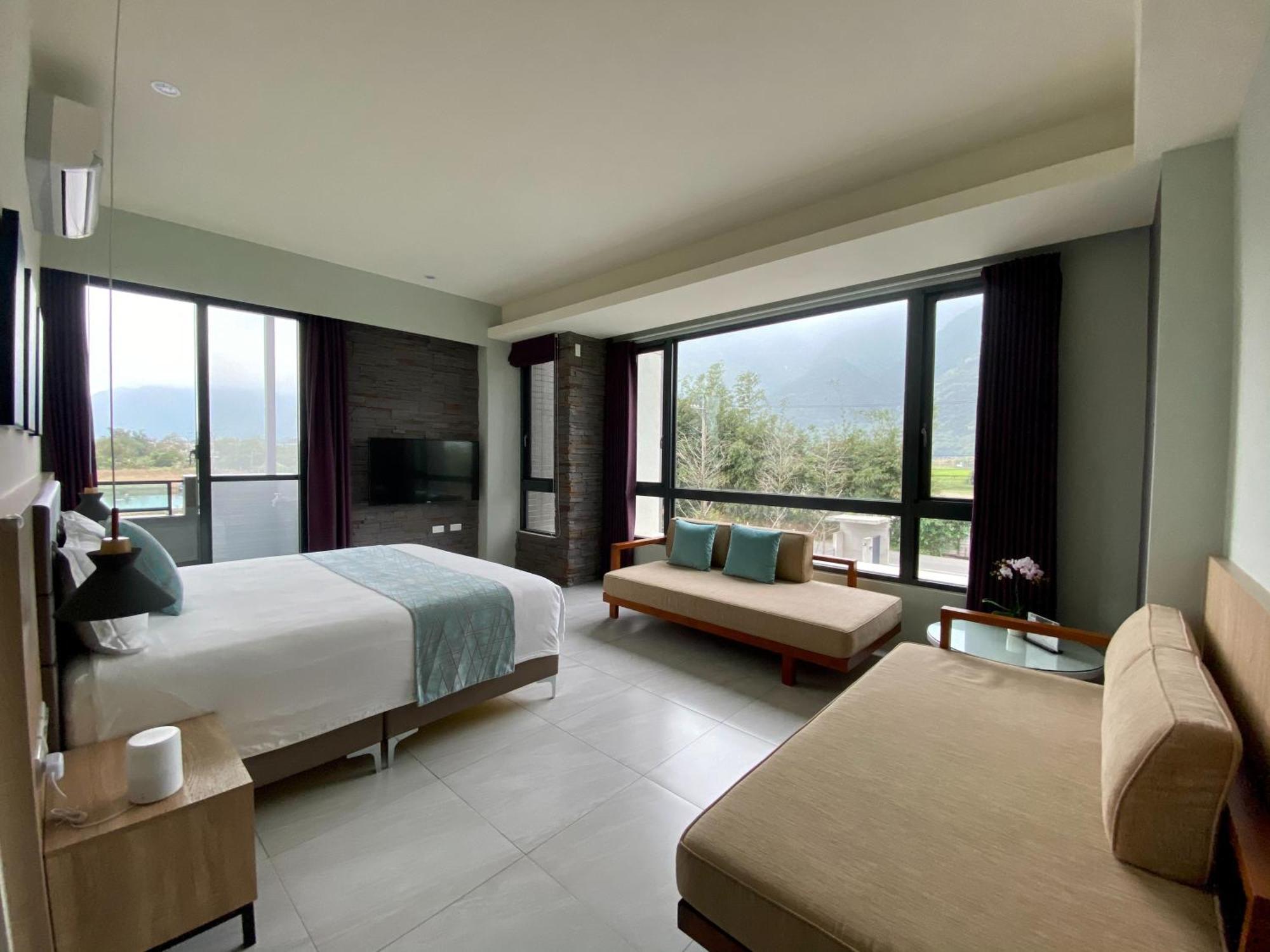 Follow The Cloud B&B Jialin Bilik gambar
