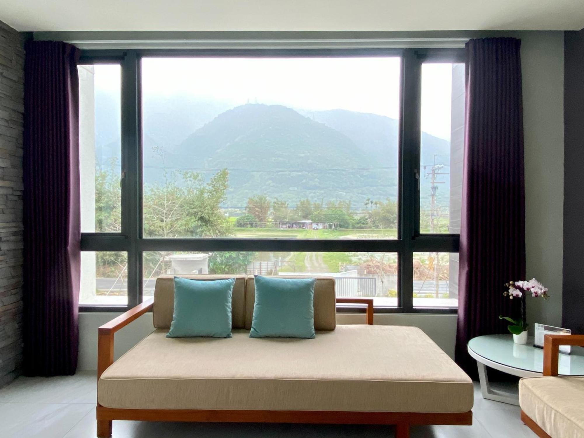 Follow The Cloud B&B Jialin Bilik gambar